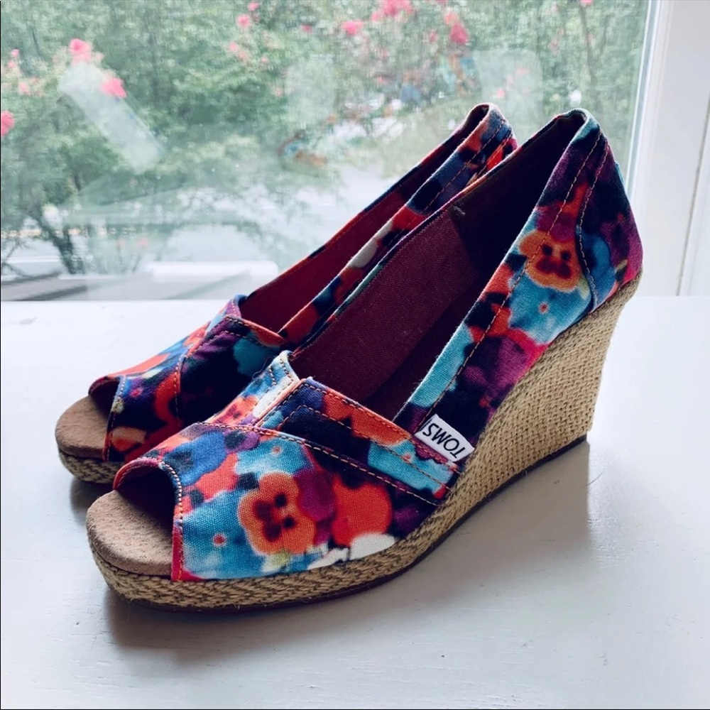 NWOB Tom’s Floral Wedges